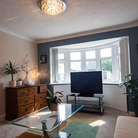 1 Bedroom Self Contained Apartment In Christchurch Winkton Extérieur photo