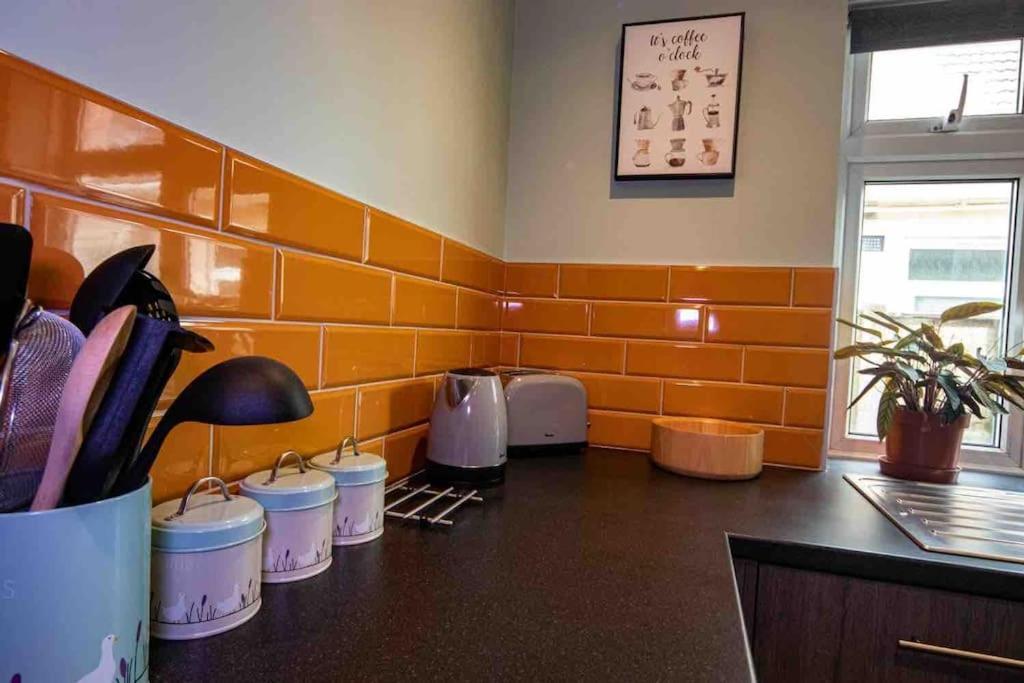 1 Bedroom Self Contained Apartment In Christchurch Winkton Extérieur photo