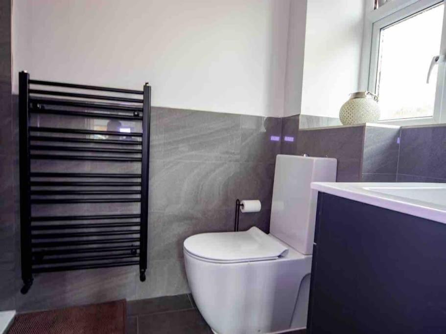 1 Bedroom Self Contained Apartment In Christchurch Winkton Extérieur photo