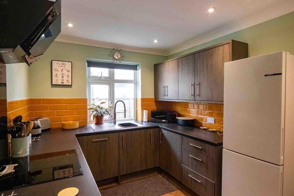 1 Bedroom Self Contained Apartment In Christchurch Winkton Extérieur photo
