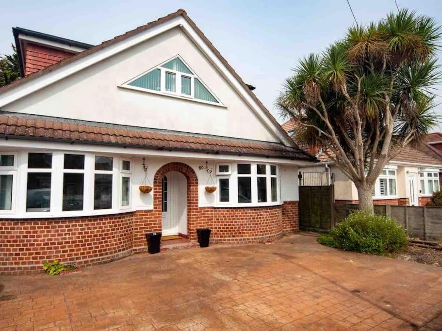 1 Bedroom Self Contained Apartment In Christchurch Winkton Extérieur photo