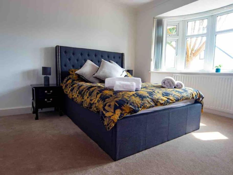 1 Bedroom Self Contained Apartment In Christchurch Winkton Extérieur photo
