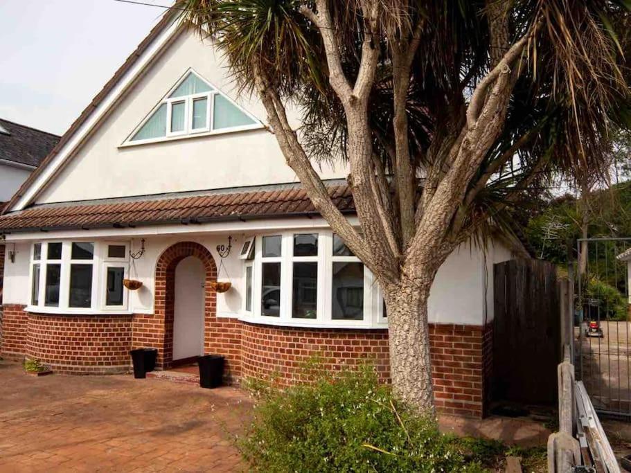 1 Bedroom Self Contained Apartment In Christchurch Winkton Extérieur photo